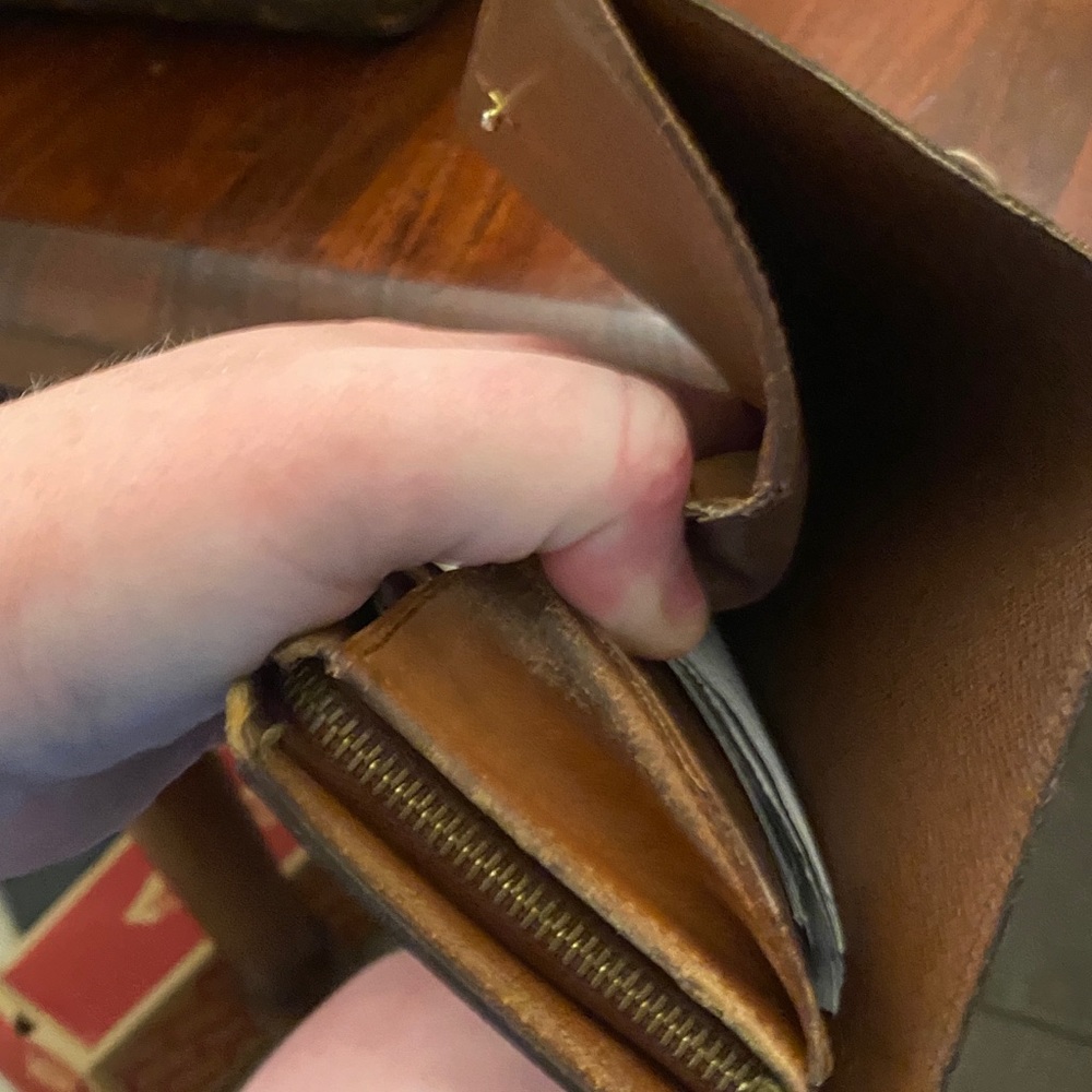 Authentic Louis Vuitton monogram wallet - Picture 7 of 9